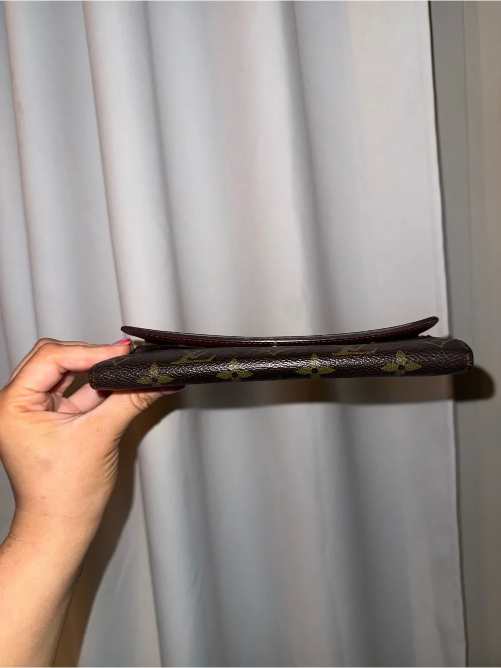 Louis Vuitton Sarah Wallet in the classic Monogram Canvas - Picture 4 of 11